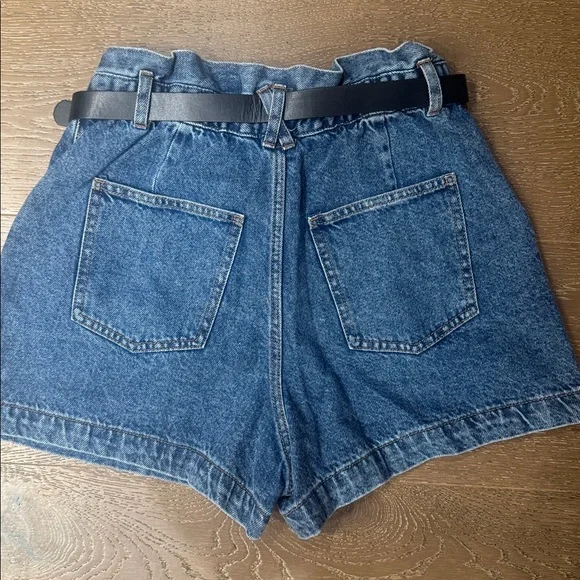 NWT Piaza Italia High Waisted Paperbag Denim Shorts with Belt Size M - Picture 4 of 8